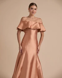 Vestido de Festa Longo Zibeline Ombro a Ombro com Babado Mocha Mousse New