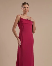 Vestido de Festa Longo Crepe Chiffon Costas Lenço Cauda Cereja