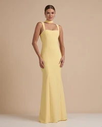 Vestido de Festa Longo Alfaiataria Alça Larga e Lenço Amarelo Manteiga