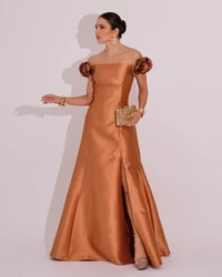 Vestido Longo de Festa Zibeline Ombro a Ombro com Flores e Fenda Mocha Mousse