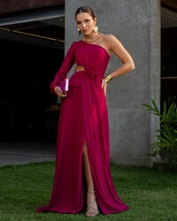 Vestido de Festa Longo um Ombro só com Manga Longa e Flor Cereja