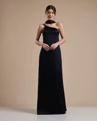 Vestido de Festa Longo em Cetim Fluido um Ombro Só com Lenço Azul Marinho