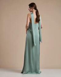 Vestido de Festa Longo em Cetim Fluido um Ombro Só com Lenço Verde Menta