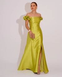 Vestido Longo de Festa Zibeline Ombro a Ombro com Flores e Fenda Verde Lima