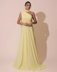 Vestido de Festa Longo Crepe Chiffon Um Ombro Só Drapeado com Lenço Amarelo Manteiga