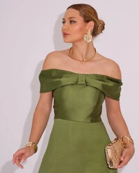 Vestido de Festa Longo Ombro a Ombro Laço Zibeline com Fenda Verde Oliva