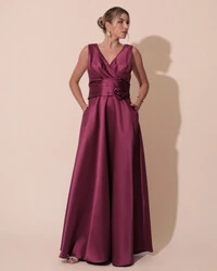 Vestido de Festa Longo Plus Size Zibeline Faixa e Flor Fúcsia Beterraba