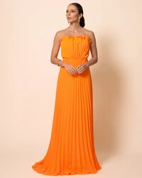 Vestido de Festa Longo Tomara que Caia Plissado Detalhe Laranja
