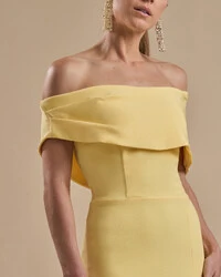 Vestido de Festa Longo Alfaiataria Ombro a Ombro com Babado Cascata Amarelo Manteiga