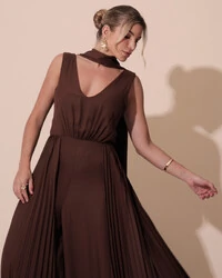 Macacão de Festa Longo Crepe Pantalona Plissado e Lenço Marrom