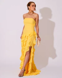 Vestido de festa Longo Tomara que Caia Crepe Chiffon com Bababos Cascata e Fenda Amarelo