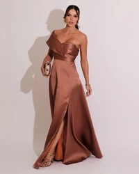 Vestido de Festa longo Faixa Ombro e Fenda Zibeline Mocha Mousse
