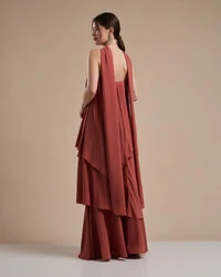 Vestido de Festa Longo Chiffon Crepe em Camadas com Lenço Terracota
