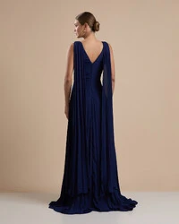 Vestido de Festa Longo Crepe Chiffon Plissado com Lenço nas Alças Azul Marinho