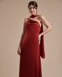 Vestido de Festa Longo em Cetim Fluido um Ombro Só com Lenço Terracota