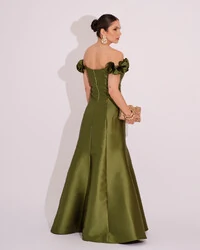 Vestido Longo de Festa Zibeline Ombro a Ombro com Flores e Fenda Verde Oliva