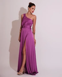 Vestido Longo um Ombro com Busto Blousê e Fenda Fúcsia