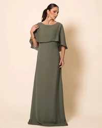 Vestido de Festa Longo Crepe Chiffon com Capa e Degagê nas Costas Verde Oliva