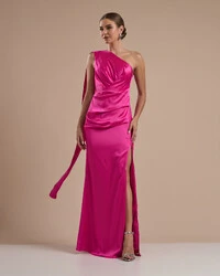Vestido de Festa Longo Cetim Alfaiataria Um Ombro Só Drapeado com Lenço Pink