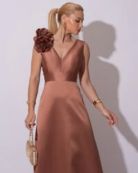 Vestido de Festa longo Zibeline Decote em V com Flores Removivel Mocha Mousse