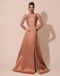 Vestido de Festa Longo Zibeline com Fenda e Faixa Mocha Mousse New