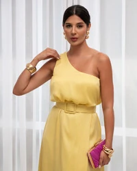 Vestido Longo um Ombro com Busto Blousê e Fenda Amarelo