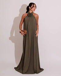 Vestido Longo Crepe Chiffon Frente Única Fluido Flor Removível Verde Oliva