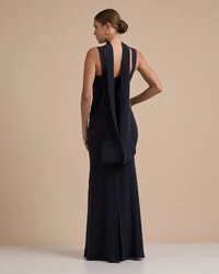 Vestido de Festa Longo Alfaiataria Alça Larga e Lenço Azul Marinho Escuro