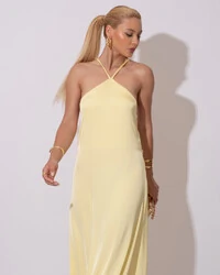 Vestido Longo de Cetim com Decote Triangular e Amarração nas Costas Degagê Amarelo Manteiga