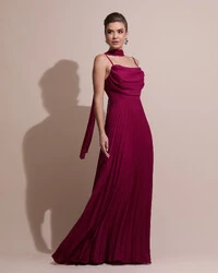 Vestido de Festa Longo Crepe Chiffon Plissado Trançado e Lenço Cereja