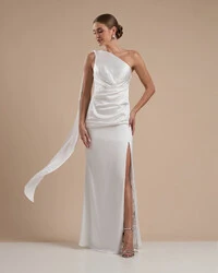 Vestido de Festa Longo Cetim Alfaiataria Um Ombro Só Drapeado com Lenço Branco
