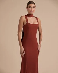 Vestido de Festa Longo Alfaiataria Alca Larga e Lenço Terracota