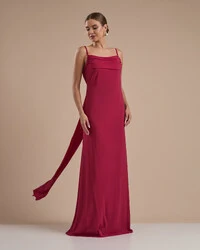 Vestido de Festa Longo Crepe Chiffon Costas Lenço Cauda Cereja