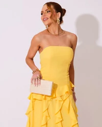 Vestido de festa Longo Tomara que Caia Crepe Chiffon com Bababos Cascata e Fenda Amarelo