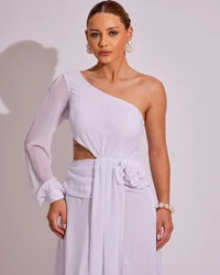 Vestido de Festa Longo um Ombro só com Manga Longa e Flor Branco