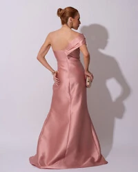 Vestido de festa Longo Zibeline Faixa Drapeada Ombro e Fenda Rose