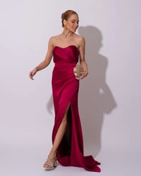 Vestido de Festa Longo Cetim Alfaiataria Tomara que Caia Fenda Beterraba