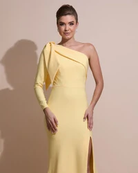 Vestido de Festa com Laço de Um Ombro em Alfaiataria Fenda Amarelo Manteiga