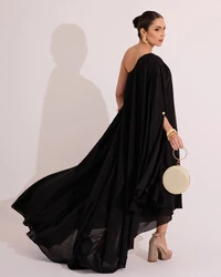 Vestido de Festa um Ombro com Capa Crepe Fluido Preto