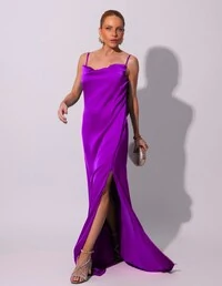 Vestido de Festa Longo Cetim Decote Degagê e Fenda Fúcsia