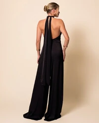 Macacão de Festa Longo em Cetim Fluido com Gola Alta e Lenço Preto