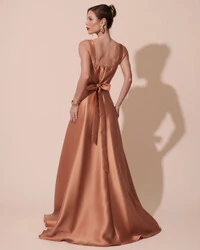 Vestido de Festa Longo Zibeline com Fenda e Faixa Mocha Mousse New