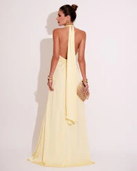 Vestido de Festa Gola Alta com Decote nas Costas Acetinado Amarelo Manteiga