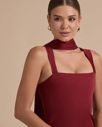 Vestido de Festa Longo Alfaiataria Alça Larga e Lenço Marsala