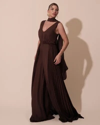 Macacão de Festa Longo Crepe Pantalona Plissado e Lenço Marrom