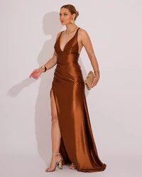 Vestido de Festa longo Cetim malha Metálico Fenda e Costas Cruzadas Marrom