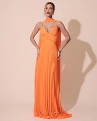Vestido de Festa Longo Plissado Crepe Chiffon com Alça e Lenço Laranja