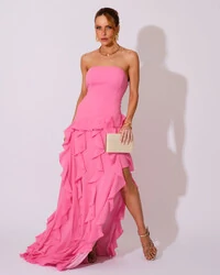 Vestido de festa Longo Tomara que Caia Crepe Chiffon com Bababos Cascata e Fenda Rosa