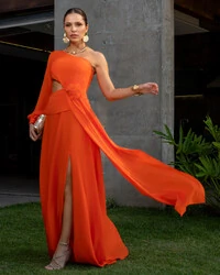 Vestido de Festa Longo um Ombro só com Manga Longa e Flor Laranja