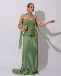Vestido de Festa Longo Alfaiataria Tomara que Caia Saia Plissada e Lenço Verde Matcha